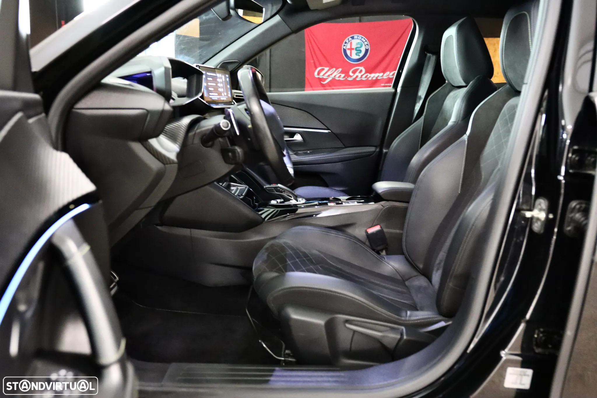Peugeot 2008 PureTech 130 EAT8 GT - 17