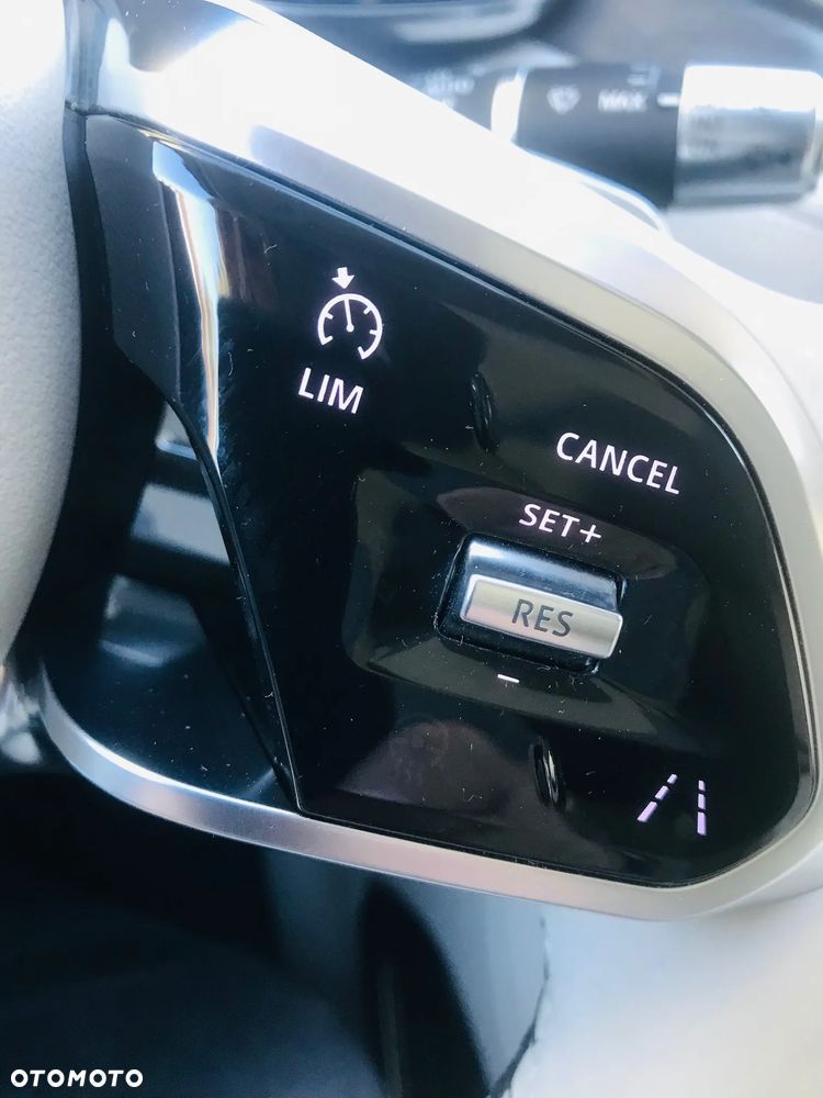 Jaguar F-Pace P250 AWD R-Dynamic HSE - 21