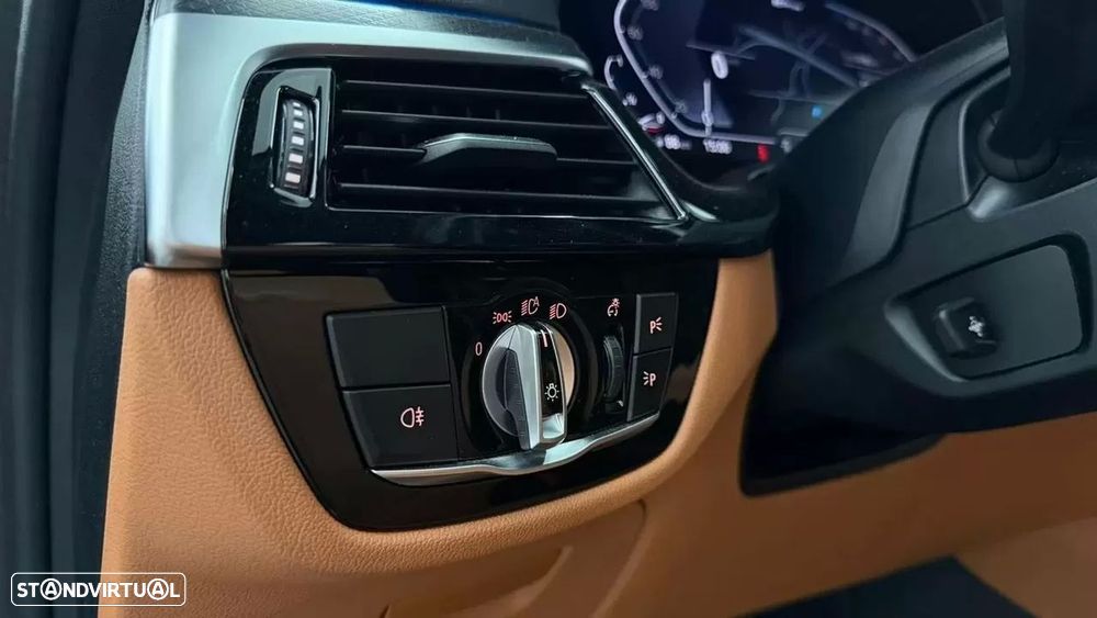 BMW 530 e Pack Desportivo M - 23