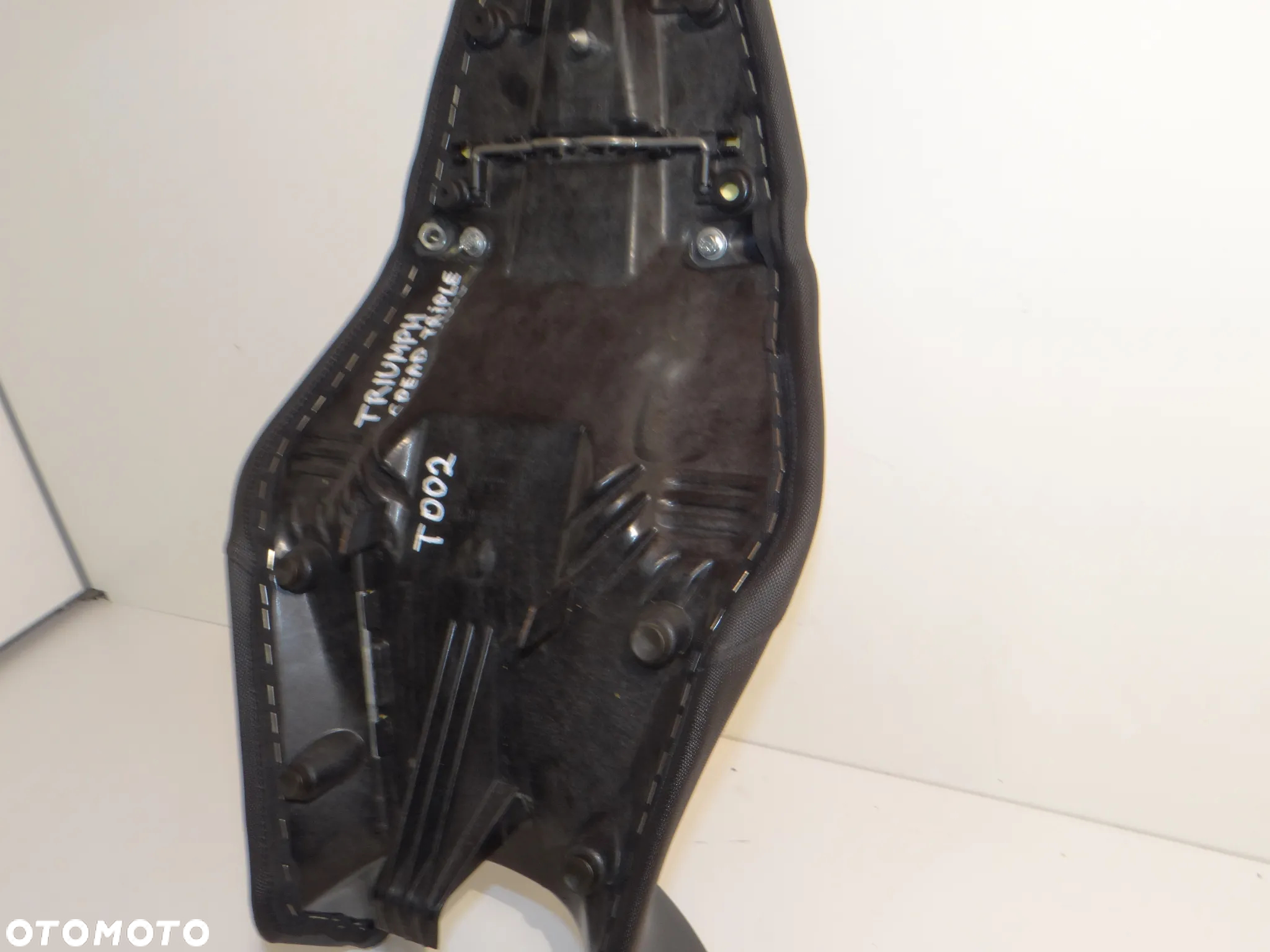 Triumph Speed Triple 1050 11-14 siedzenie kanapa fotel T002 - 10