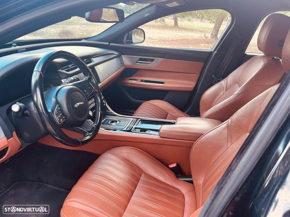 Jaguar XF - 24