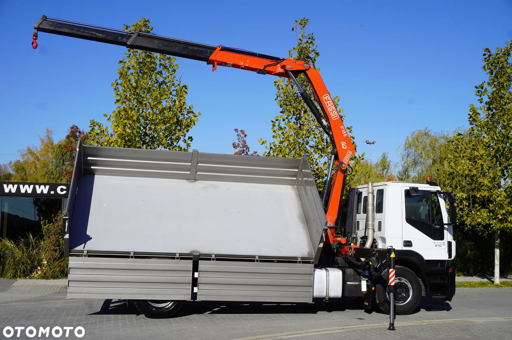 Iveco Stralis 310 E6 / NOWA Wywrotka 3-stronna / Dźwig Fassi F135 z pilotem - 12