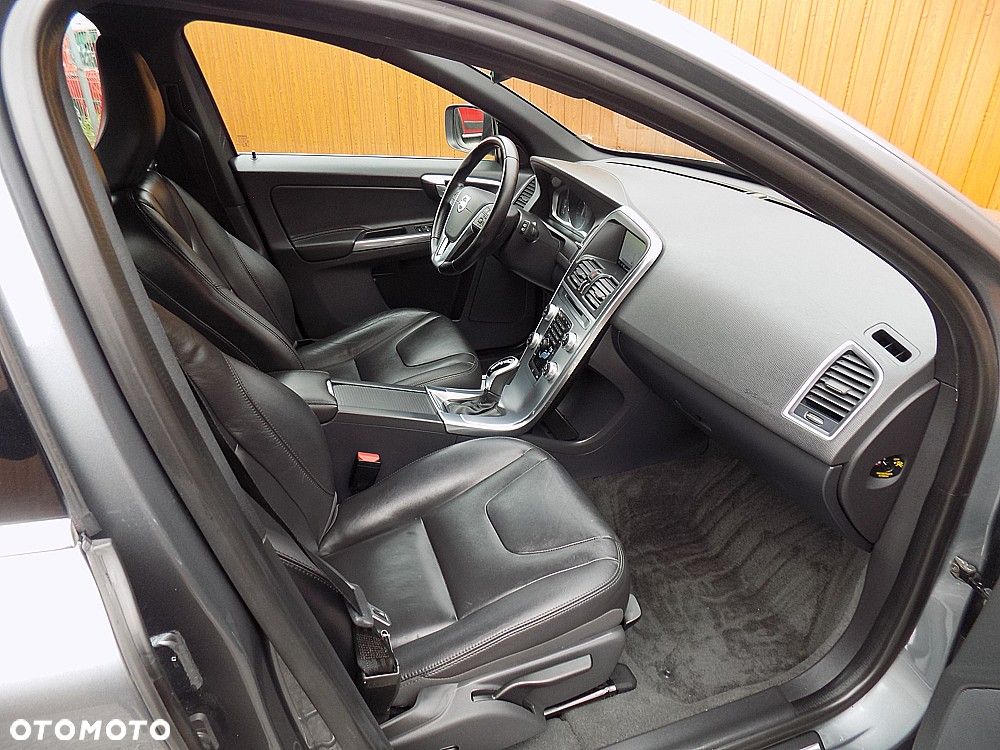 Volvo XC 60 D4 Geartronic Summum - 8