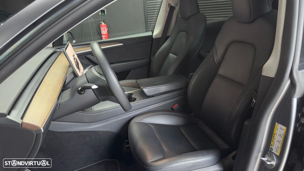 Tesla Model Y Performance Dual Motor AWD - 27