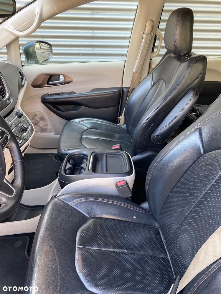 Chrysler Pacifica - 20