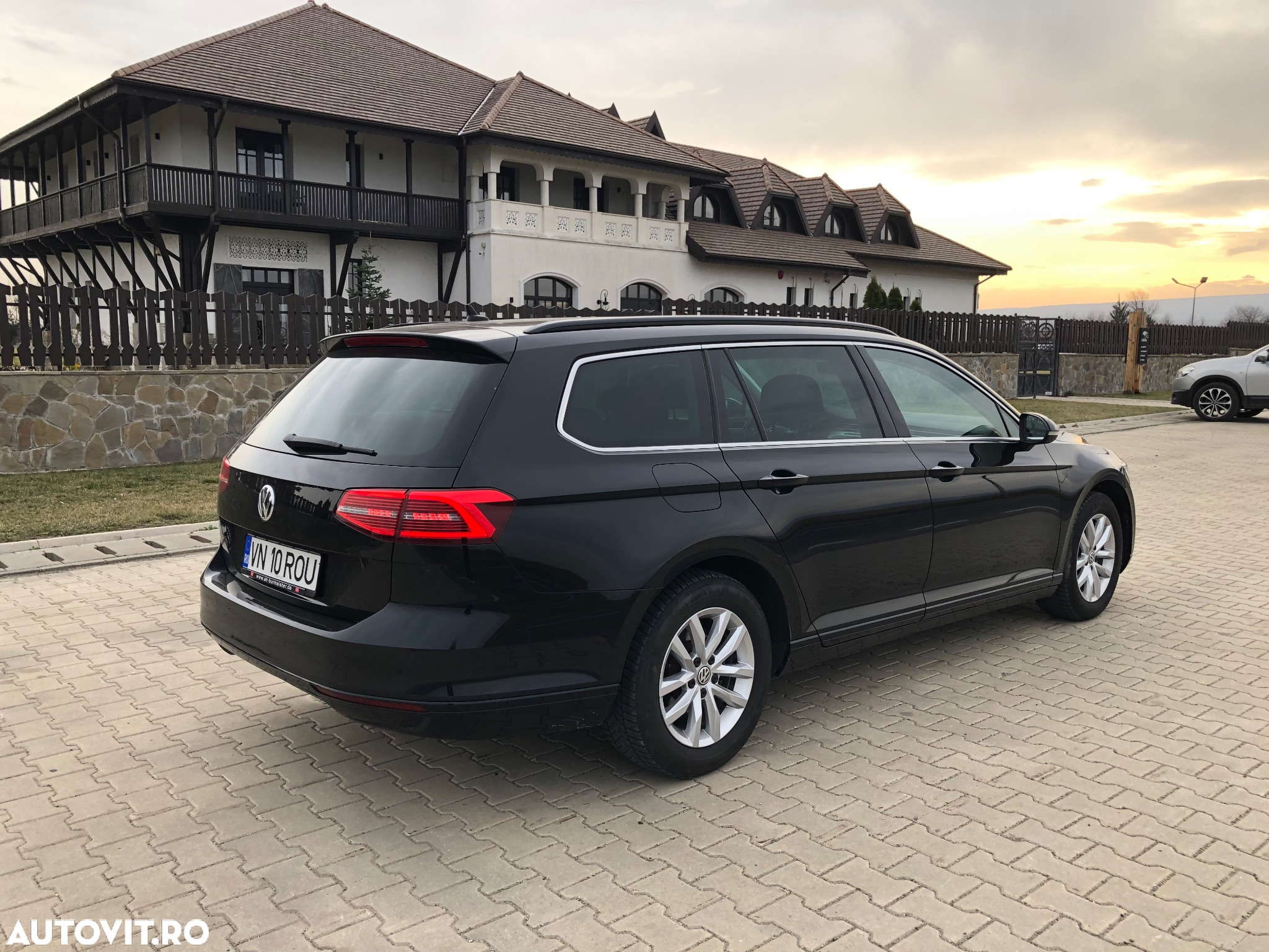 Volkswagen Passat Variant 1.6 TDI SCR DSG Business - 4