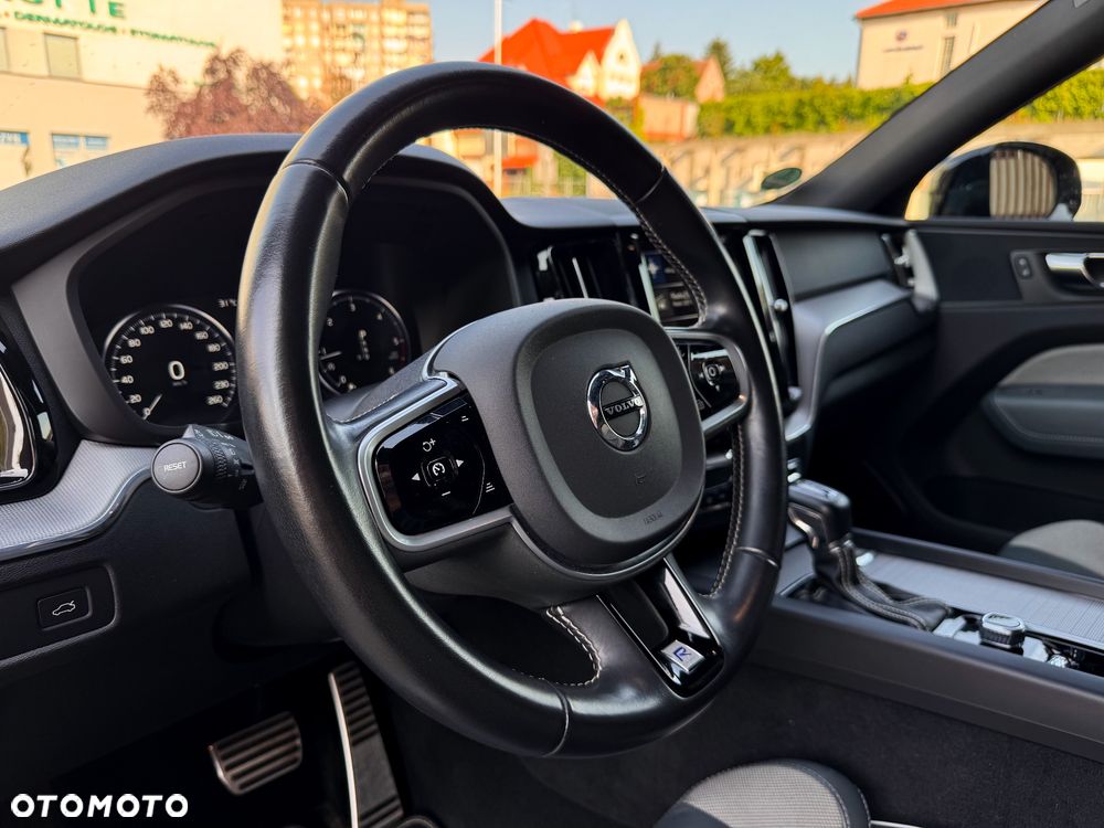 Volvo XC 60 D4 R-Design - 18