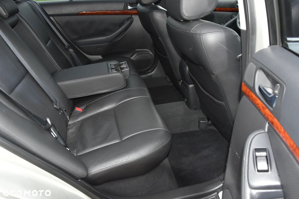 Toyota Avensis 2.0 VVT-i Automatik Executive - 12