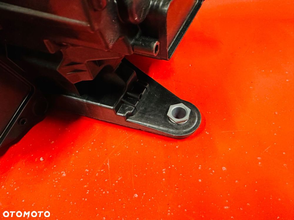 LAMPA PRAWA SKODA SUPERB 3V1 LIFT CRYSTAL LED - 6