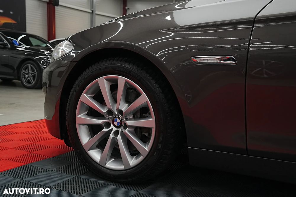 BMW Seria 5 525d Aut. Luxury Line - 28