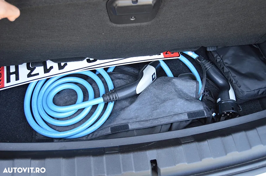 BMW Seria 3 330e Aut. M Sport - 40
