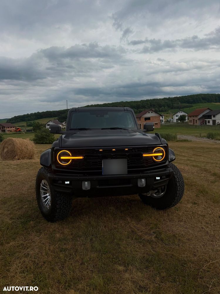 Ford Bronco - 6