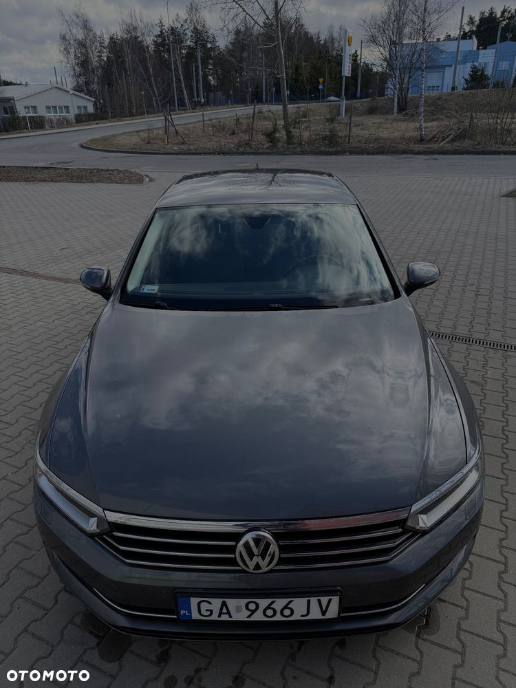 Volkswagen Passat - 12