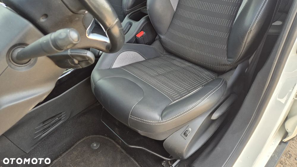 Peugeot 2008 PureTech 110 GPF Stop&Start EAT6 Allure - 11