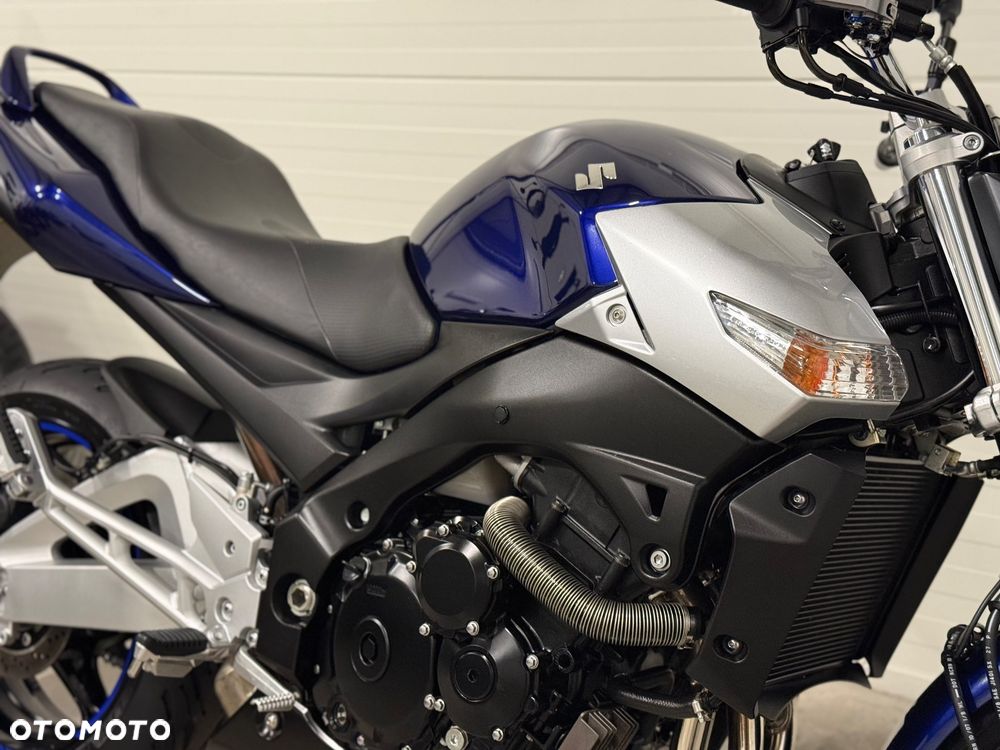 Suzuki GSR - 16