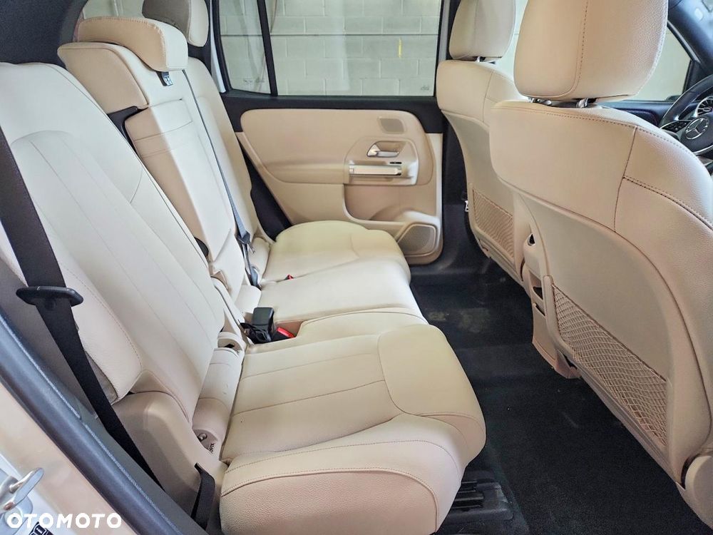 Mercedes-Benz GLB - 12