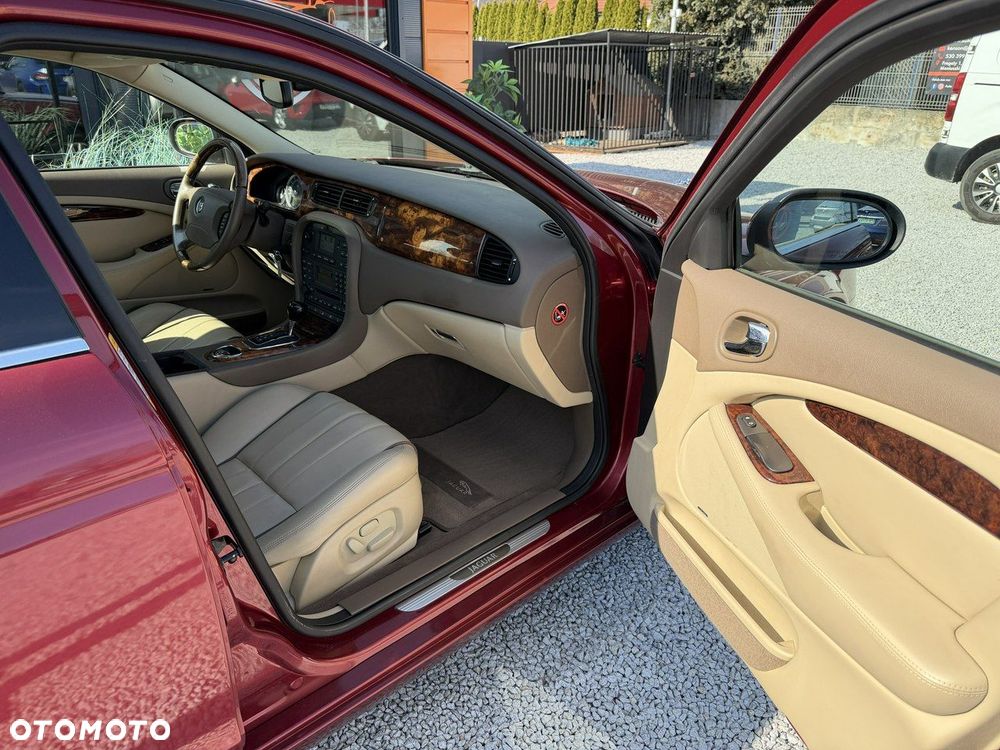 Jaguar S-Type - 24
