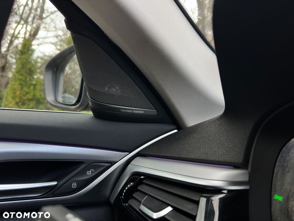 BMW Seria 5 520i mHEV - 18