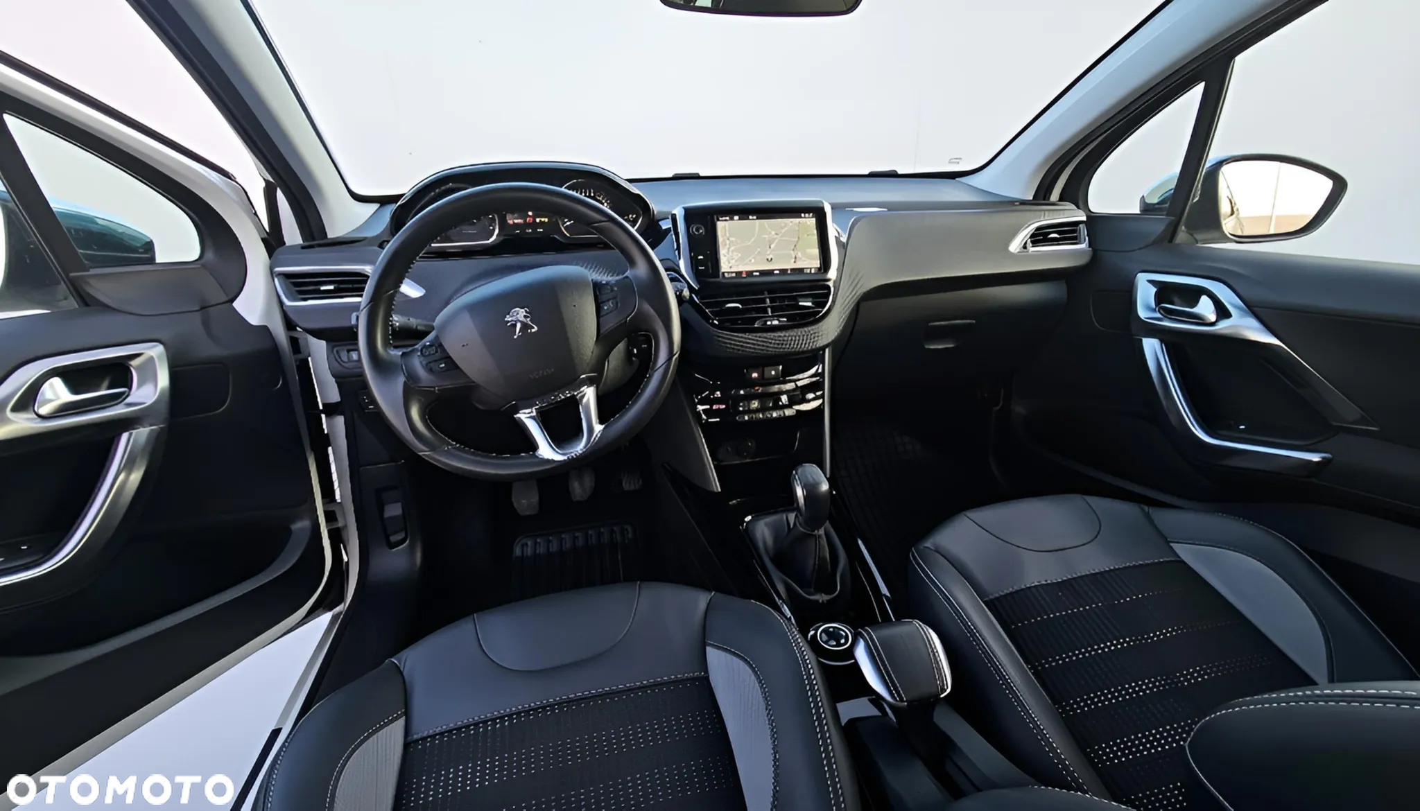 Peugeot 2008 1.2 Pure Tech Allure S&S - 9