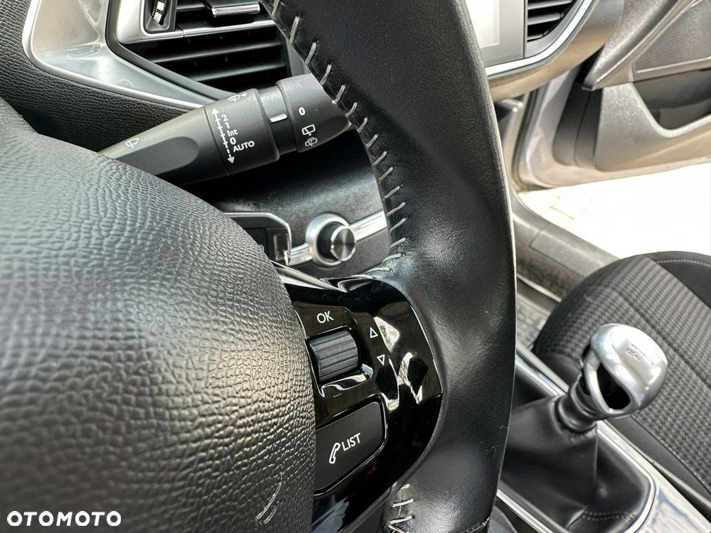 Peugeot 308 1.2 PureTech Allure Pack S&S - 18