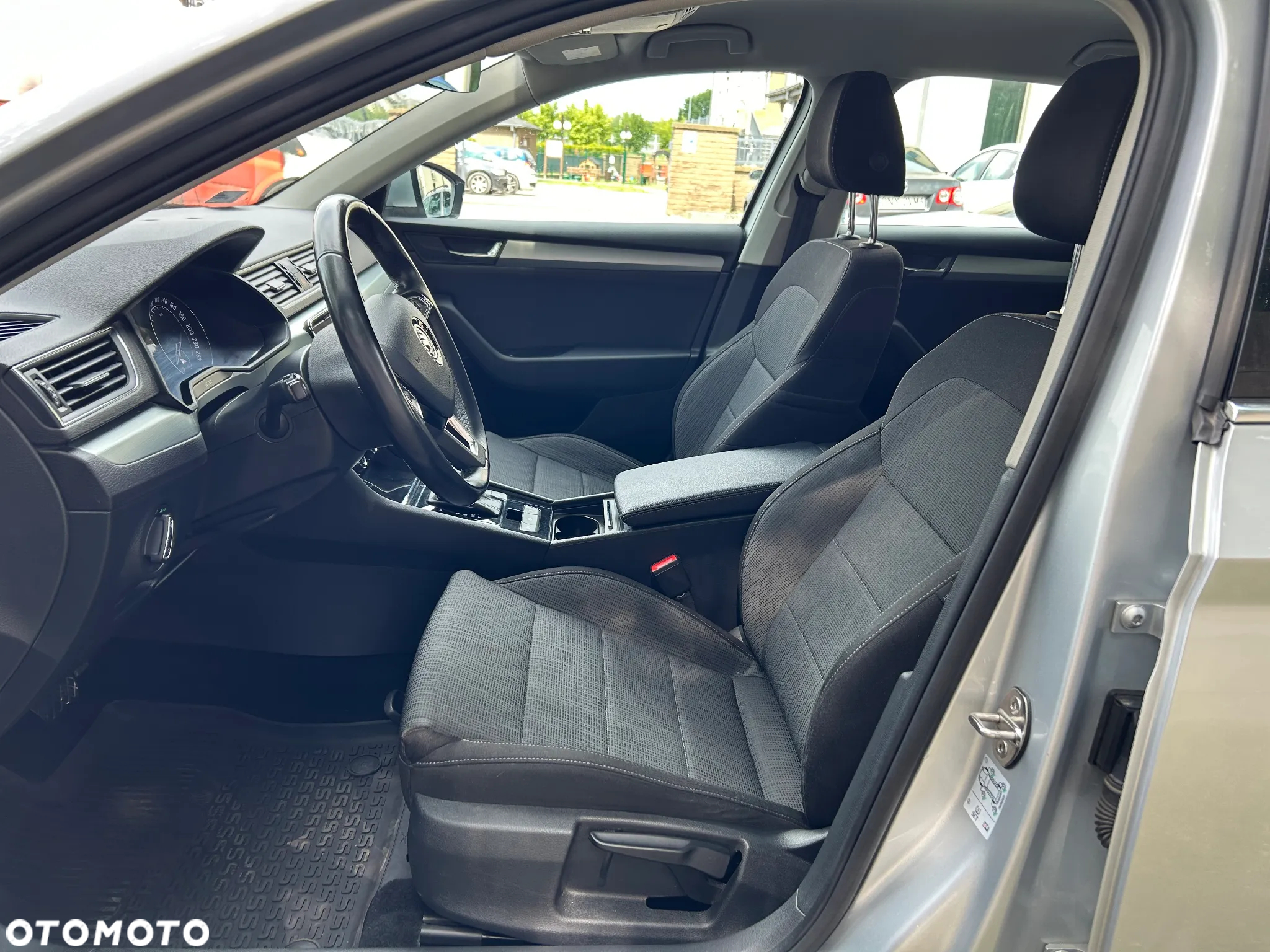Skoda Superb 1.8 TSI Ambition DSG - 17