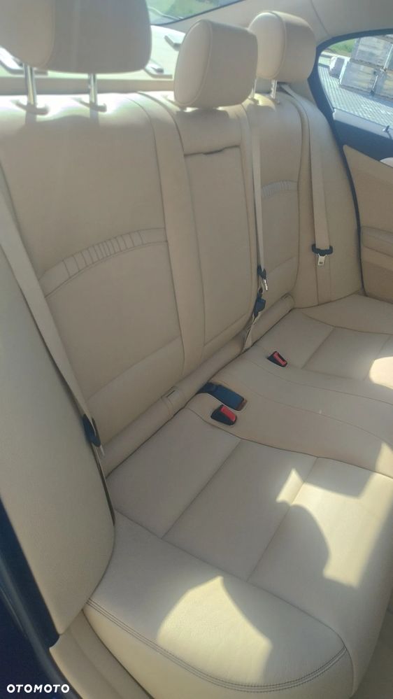 BMW Seria 5 528i xDrive Luxury Line - 39