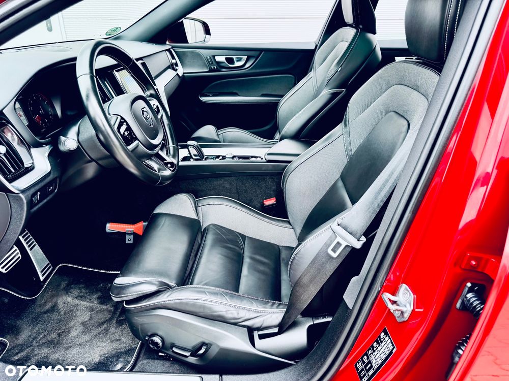 Volvo V60 B3 B R-Design - 24