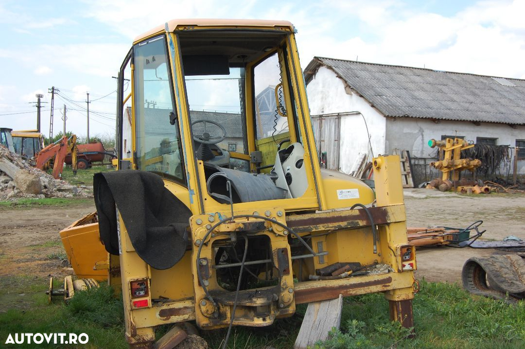 Dezmembrez KOMATSU WB 93 R2 - 4