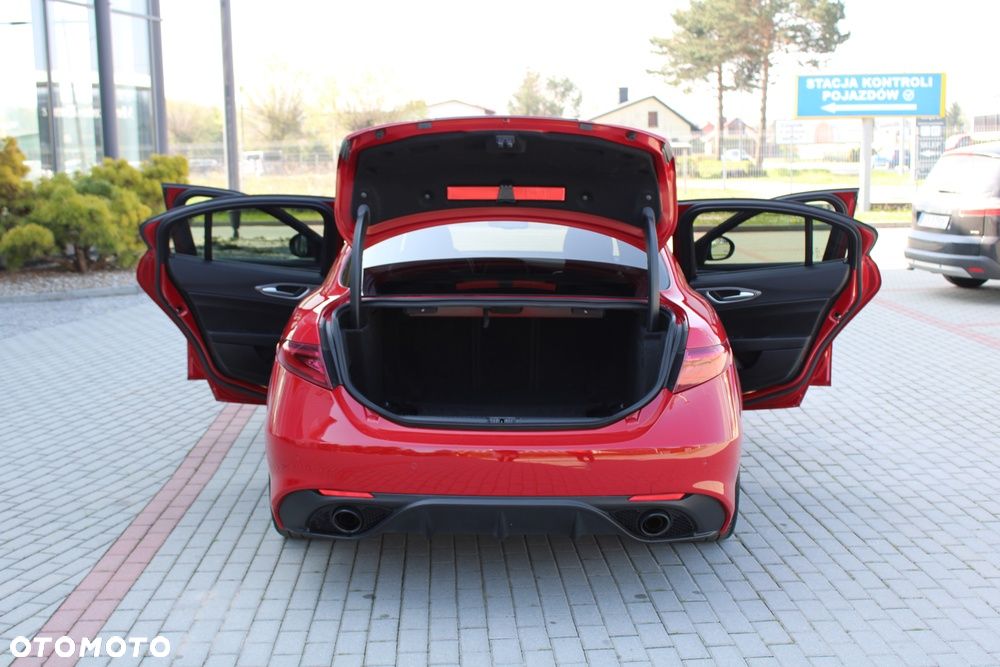 Alfa Romeo Giulia 2.0 Turbo 16V AT8-Q4 Veloce Ti - 18