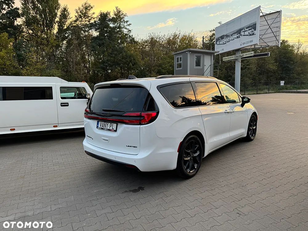 Chrysler Pacifica - 21