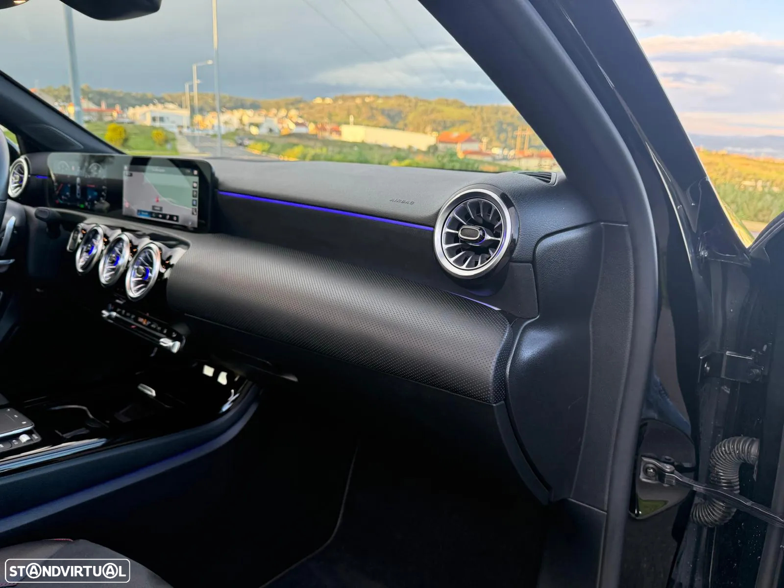 Mercedes-Benz A 250 Limousine e AMG Line - 32