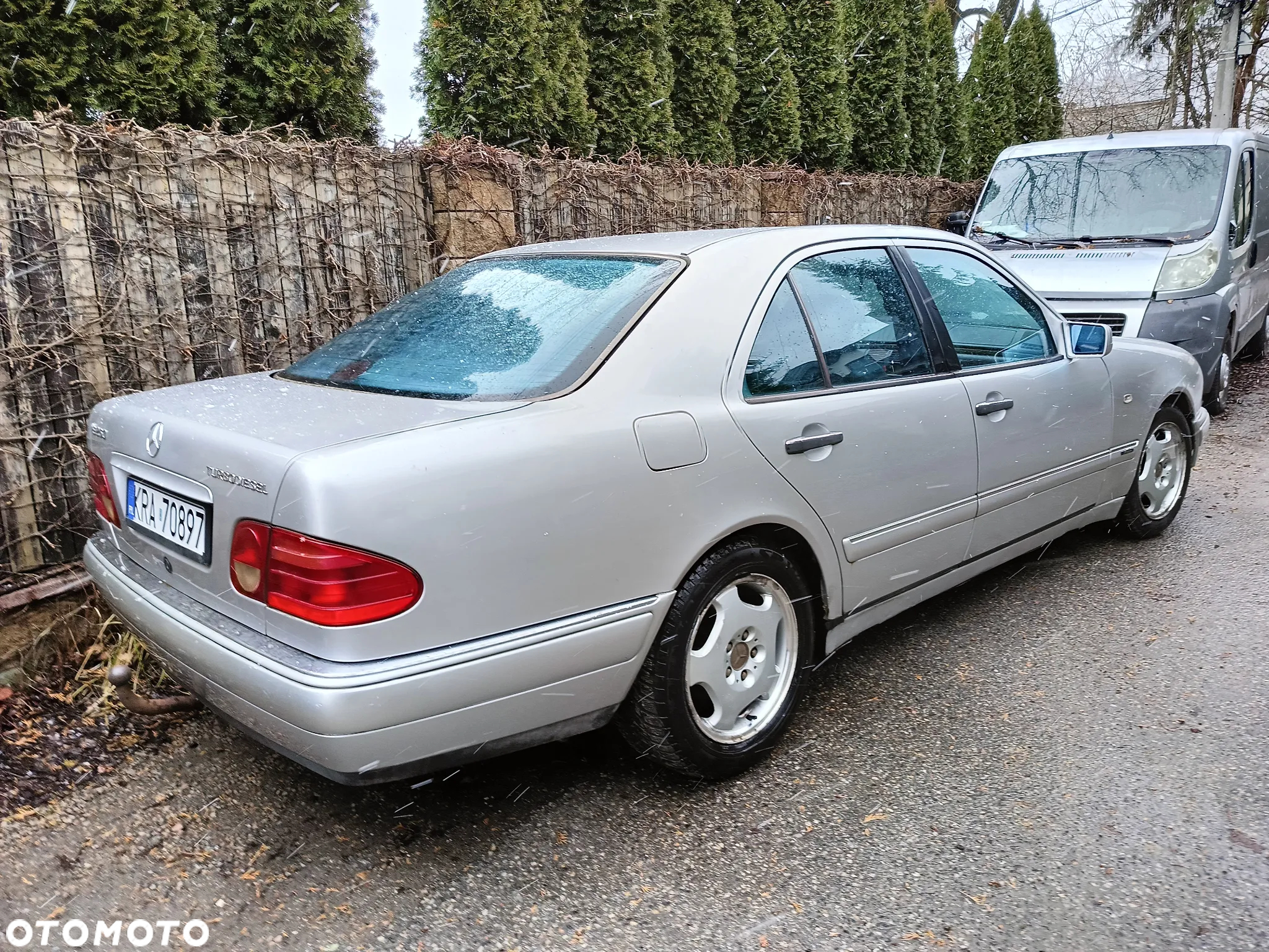 Mercedes-Benz Klasa E 250 TD Elegance - 11