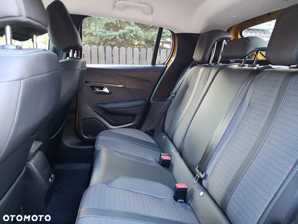 Peugeot 208 TURBO 100 Allure - 12