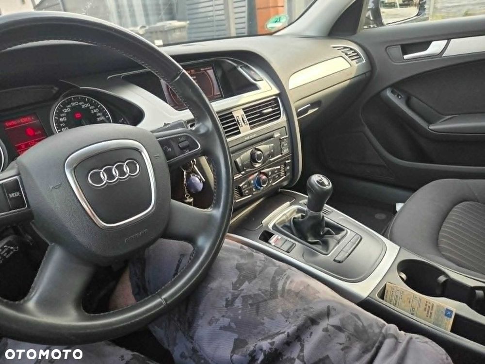 Audi A4 Limousine - 7