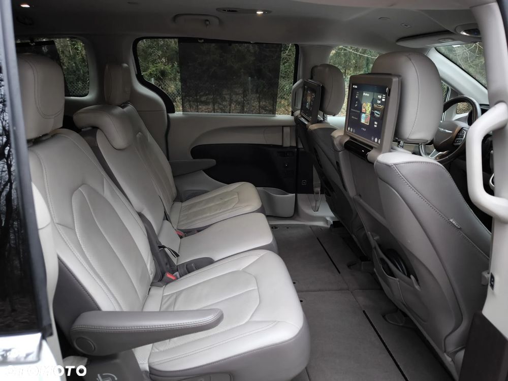 Chrysler Pacifica - 11
