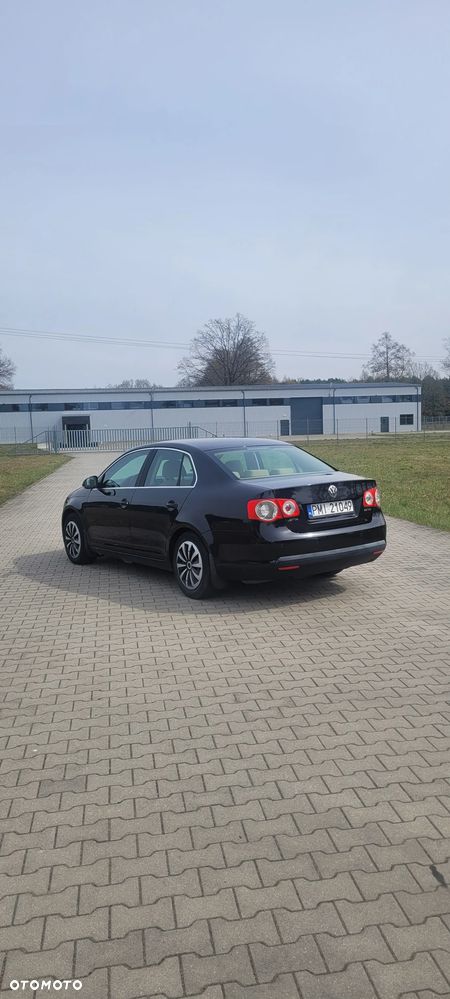 Volkswagen Jetta 2.0 TDI DSG Comfortline - 6