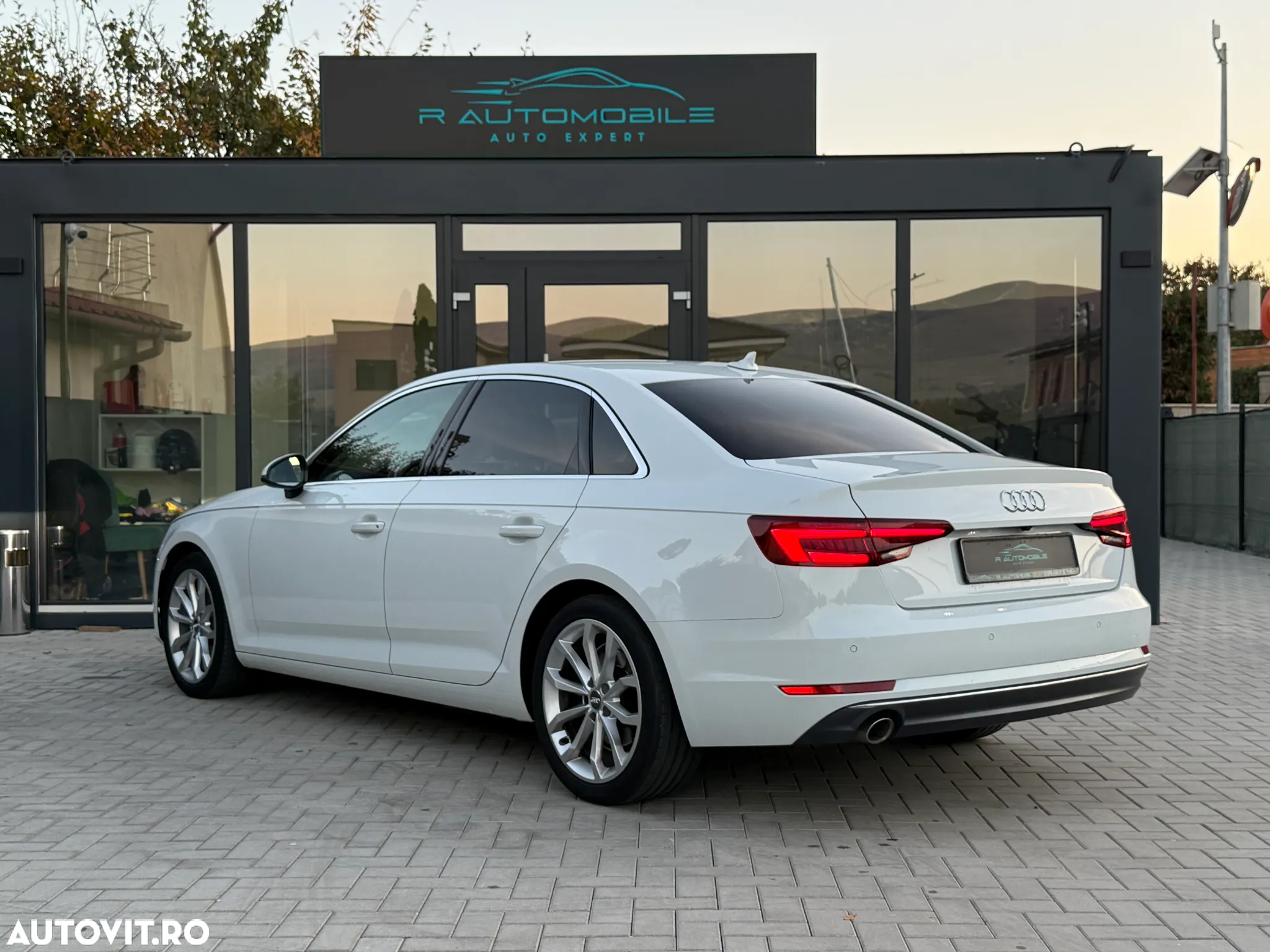 Audi A4 2.0 TDI ultra S tronic Sport - 6