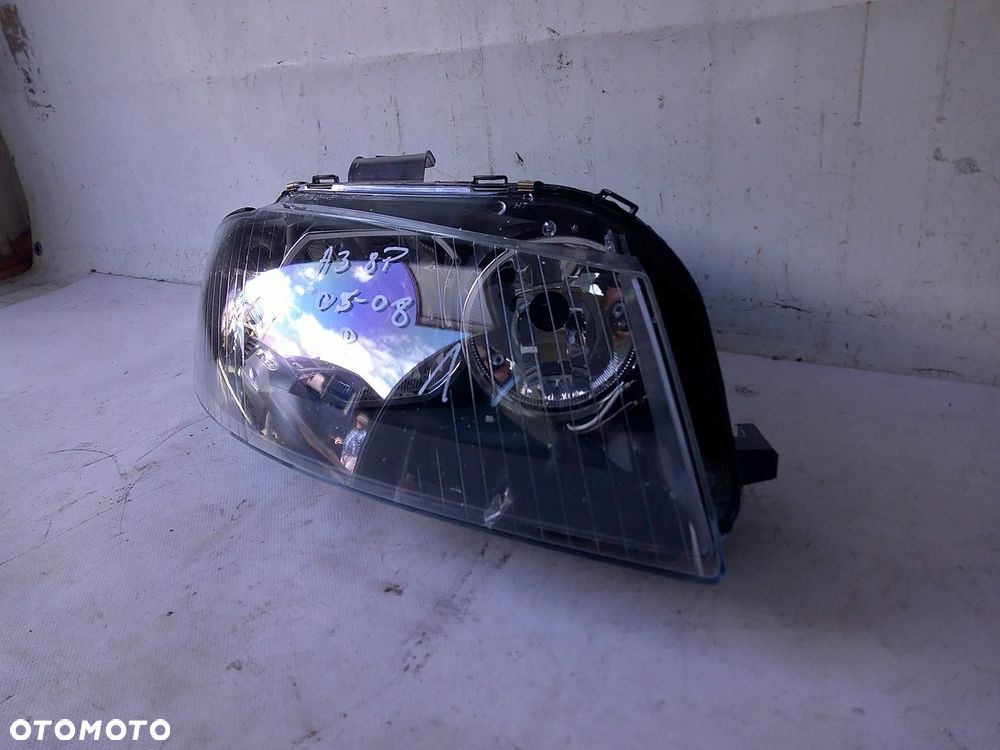 audi a3 8p lampa przód prawa nowa z uszkodzeniem przednia H7 - 8