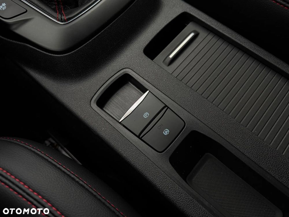 Ford Kuga 2.0 EcoBlue Hybrid ST-LINE - 32