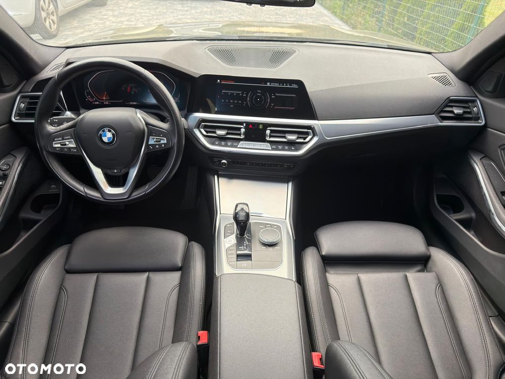 BMW Seria 3 330i xDrive Sport Line - 36