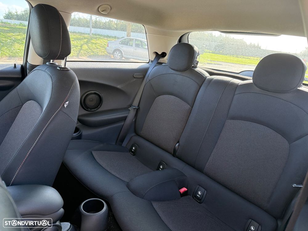 MINI 3 Portas Cooper D - 6