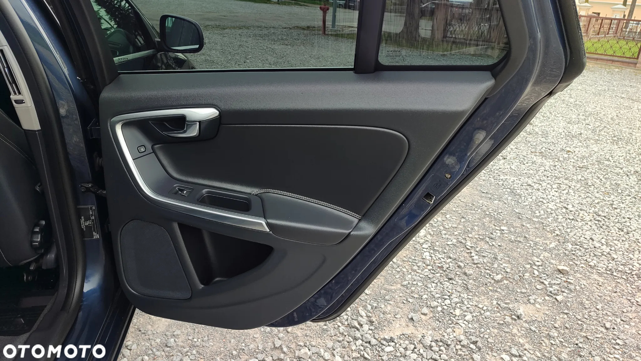 Volvo V60 D3 R-Design - 33