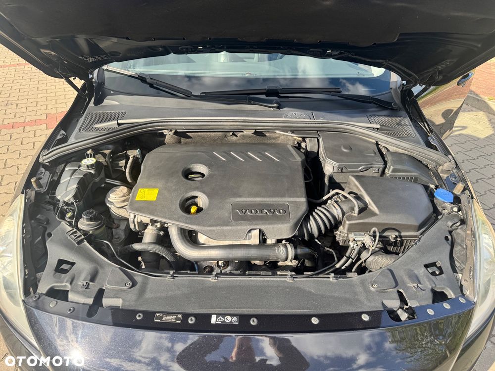 Volvo S60 D2 R-Design - 10