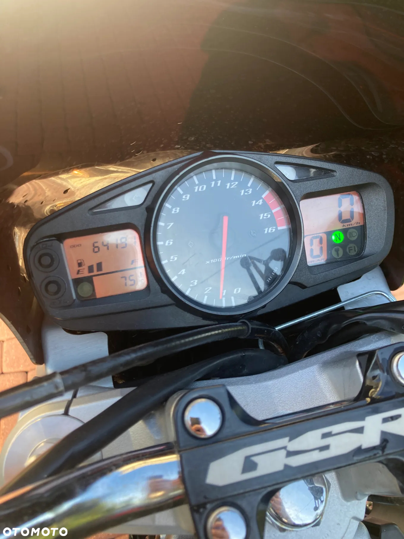 Suzuki GSR - 22