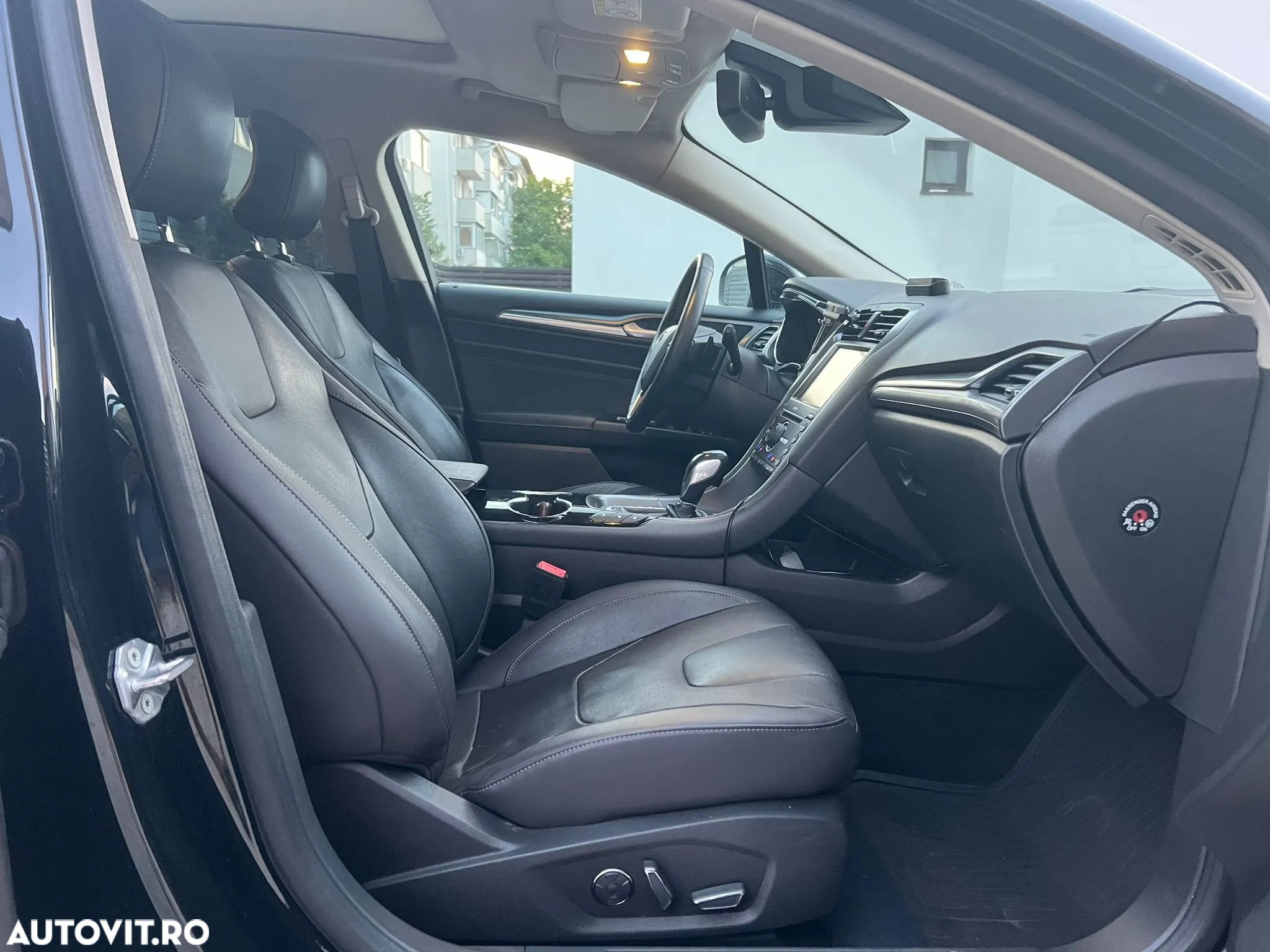 Ford Mondeo 2.0 EcoBoost Powershift Titanium - 13