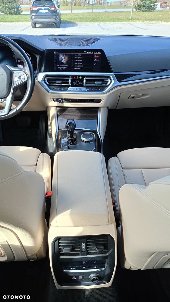 BMW Seria 3 330i xDrive - 13