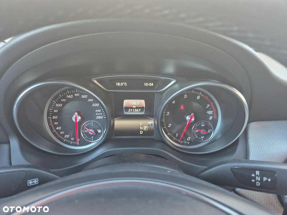 Mercedes-Benz CLA 180 7G-DCT Urban - 16