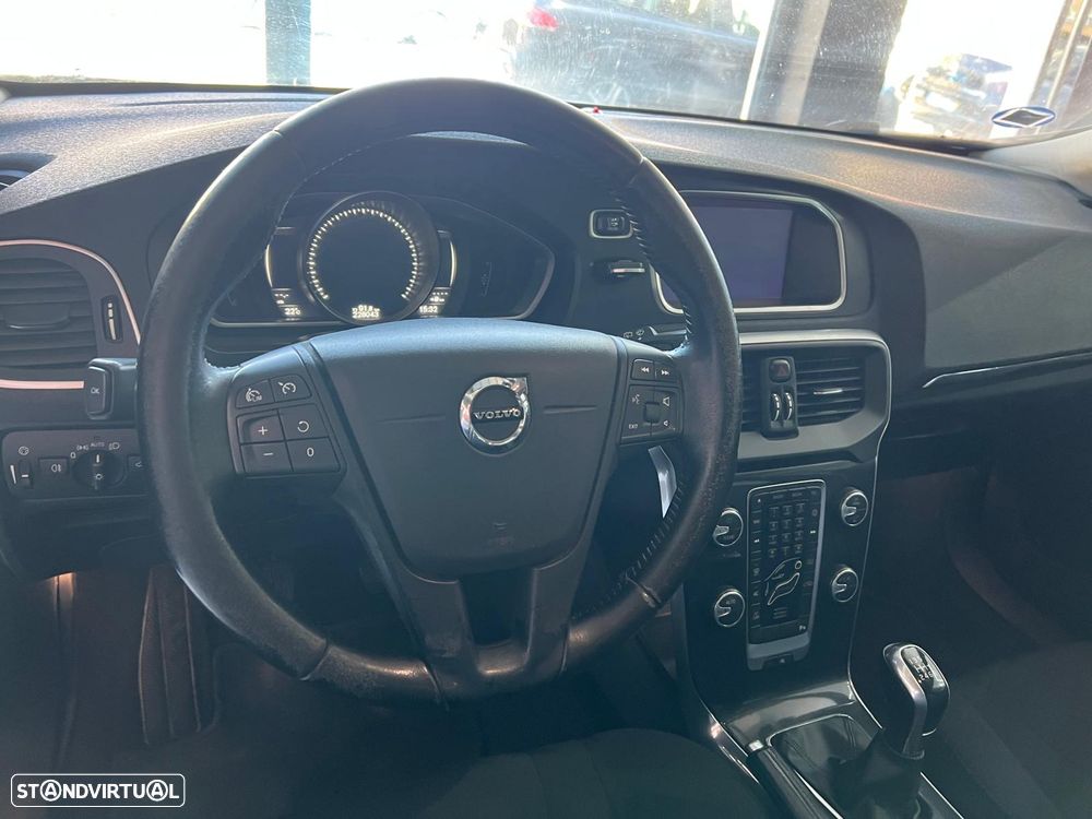 Volvo V40 2.0 D3 Momentum - 19