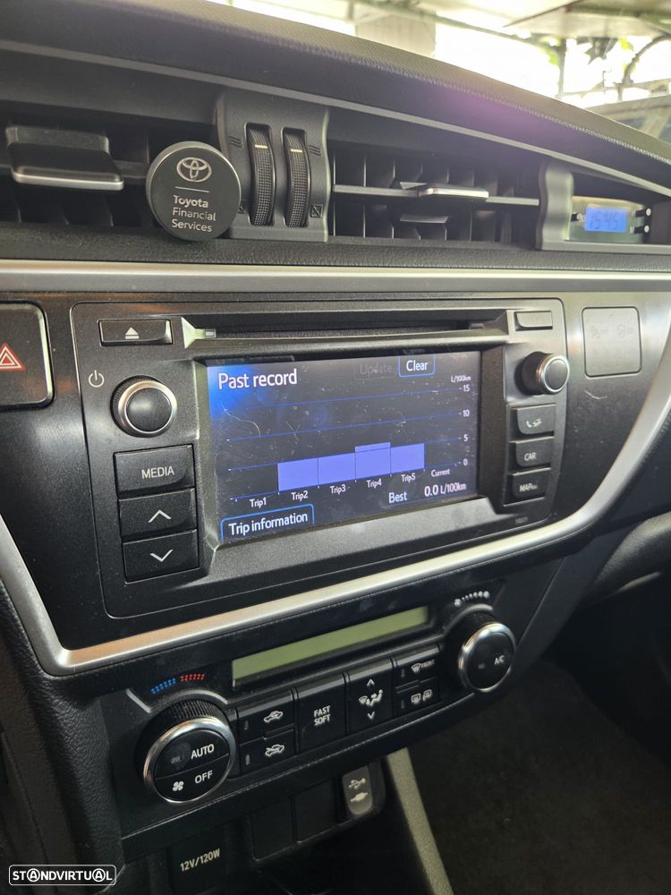 Toyota Auris 1.4 D-4D Comfort+Pack Sport - 7