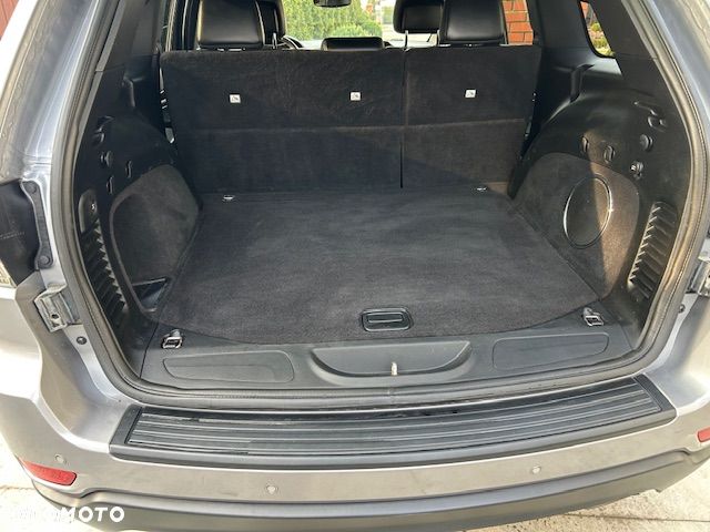Jeep Grand Cherokee - 22